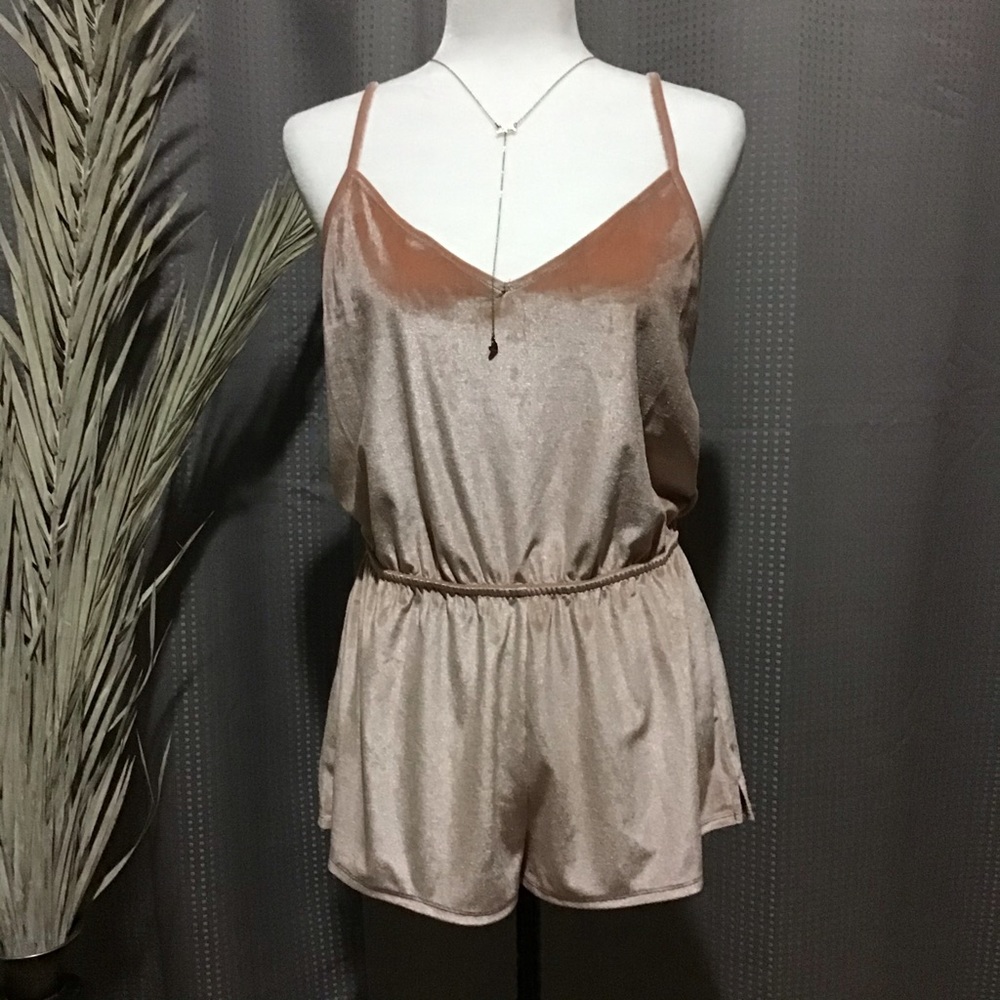 🆕NWT Plush Velvet Sleep Romper from Forever 21